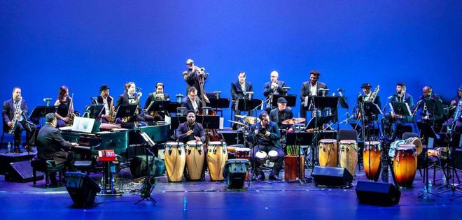 Arturo O'Farrill in Afro Latin Jazz Orchestra. Svež veter v smogu vojn. FOTO: David Garten