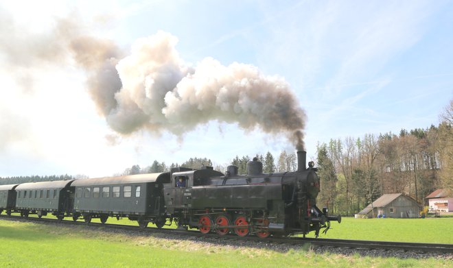 Z vlakom iz Ljubljane do Reke boste potovali prav tako dolgo kot v času parne lokomotive. FOTO: Milan Ilić