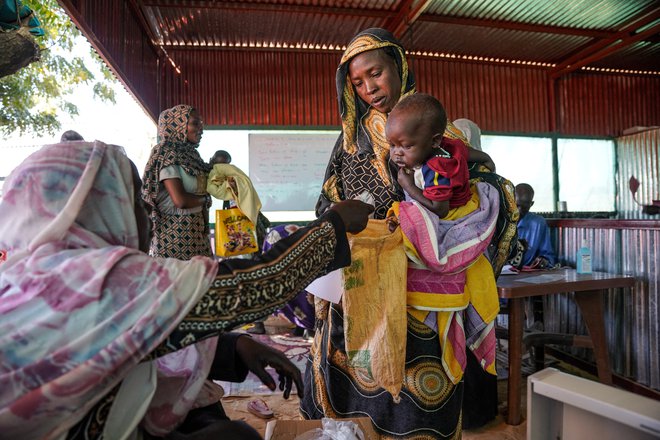 V sosednjem Čadu je že več kot 700.000 sudanskih beguncev. FOTO: Mohamed Zakaria/Reuters