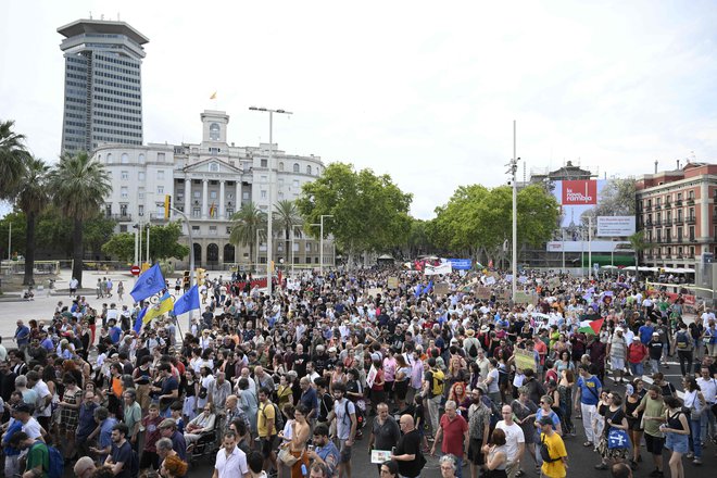 V Španiji, drugi najbolj obiskani evropski državi, se zadnje mesece vrstijo množični protesti proti turistom. FOTO: Josep Lago/AFP