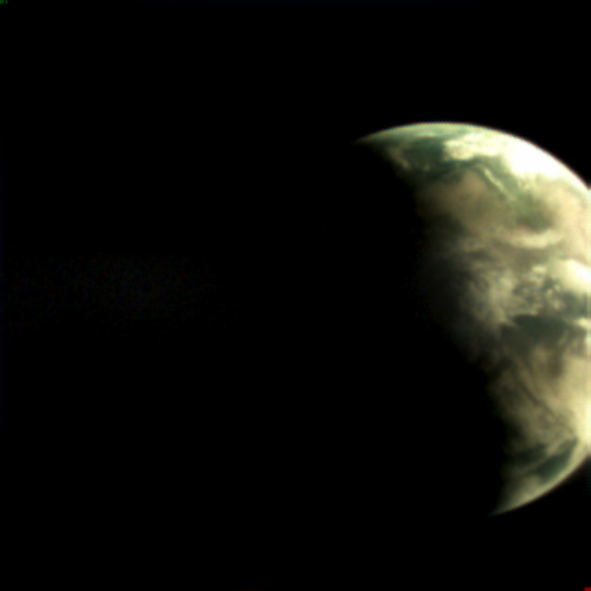 Posnetek Zemlje na razdalji 6000 km, posnet z izjemno miniaturno kamero. FOTO: arhiv UM

 