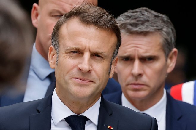 Trenutna vlada bo na oblasti do nadaljnjega, je zapisal Macron. FOTO: Ludovic Marin/AFP