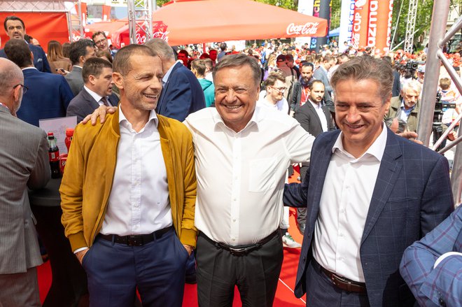 Majske otvoritve športnih iger mladih v Ljubljani so se udeležili tudi (z leve) predsednik Uefe Aleksander Čeferin, ljubljanski župan Zoran Janković in premier Robert Golob. FOTO: Voranc Vogel