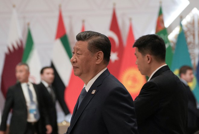 Predsednik Xi Jinping je imel zgolj 59 let, ko je prišel na čelo partije, Kitajsko pa je spremenil v agresivno silo in uvedel nadzor nad vsem, kar se v tej državi dogaja. FOTO: Turar Kazangapov/Reuters