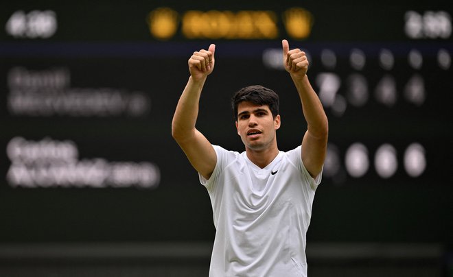 Carlos Alcaraz bo v nedeljo branil naslov v Wimbledonu. FOTO: Andrej Isaković/AFP