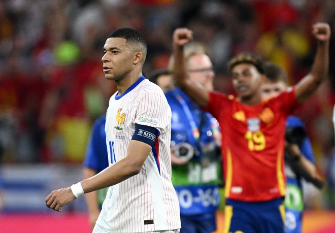 Kylian Mbappe (levo) in Lamine Yamal (desno) sta bila po tekmi Francije in Španije različne volje. FOTO: Annegret Hilse/Reuters