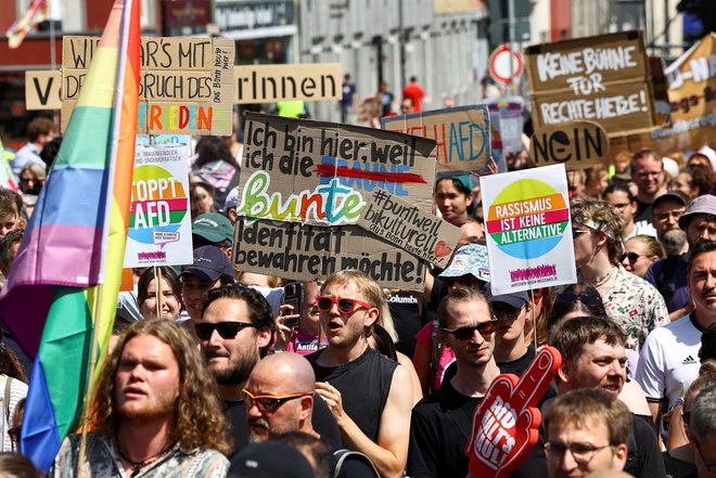 Protesti v Essnu konec junija, kjer je bilo takrat srečanje skrajno desne Alternative za Nemčijo (AfD). FOTO: Christian Mang/Reuters