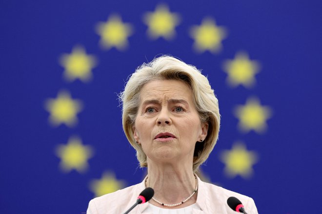 Ursula von der Leyen za ponovno izvolitev danes potrebuje 361 od 720 glasov. FOTO: Frederick Florin/AFP