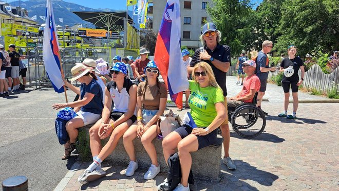 Slovenski navijači v Barcelonnettu, cilju 18. etape Toura. FOTO: Polona Strnad 