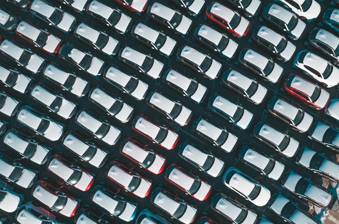 Avtomobilov je drugače kot med koronsko krizo zdaj pri nas dovolj, ni pa več posebno velikega povpraševanja. FOTO: Shutterstock