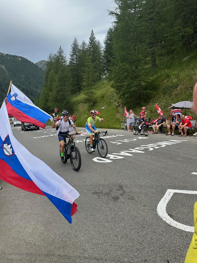 Slovenski navijači na Isoli 2000. FOTO: Miha Hočevar 