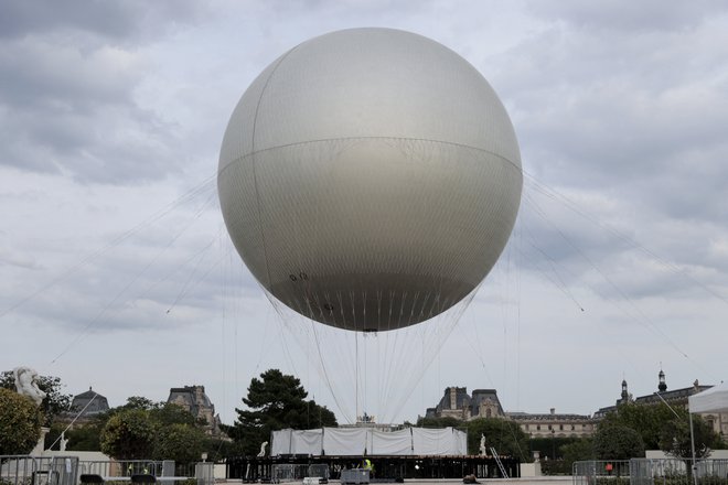 Instalacija v Tuilerijah nekaj dni pred odprtjem iger FOTO: Abdul Saboor/Reuters
