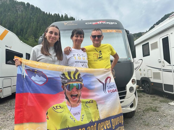 Marjeti in Mirku Pogačarju se je na zaključnih etapah Toura pridružila tudi najmlajša v družini, Vita. FOTO: Miha Hočevar