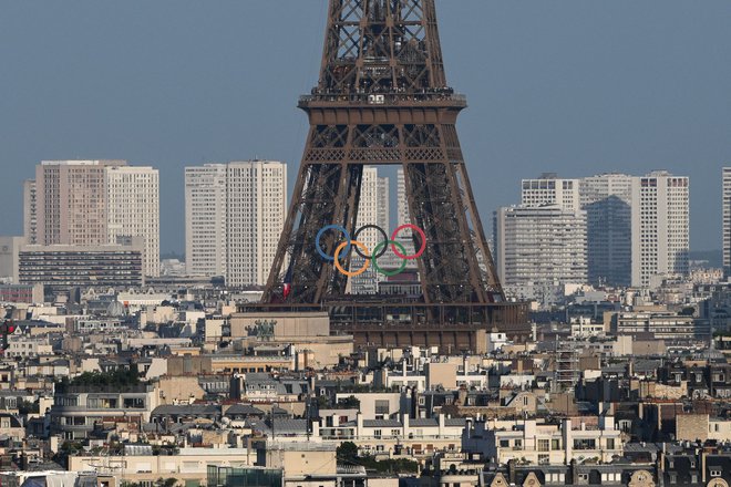 Tudi Eifflov stolp bo ponujal točko srečevanja. FOTO: Luis Robayo/AFP