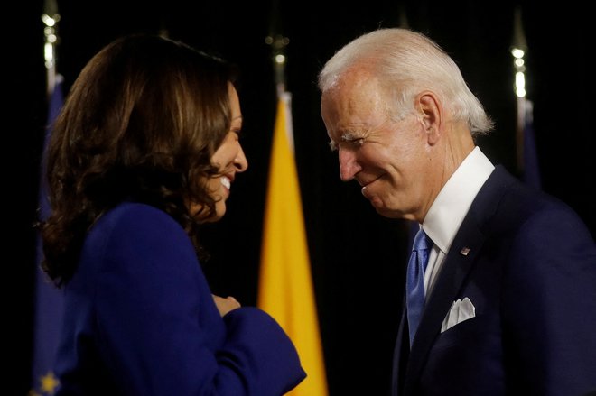 Predsednik Biden se po pol stoletja v Washingtonu počasi poslavlja. FOTO: Carlos Barria/Reuters