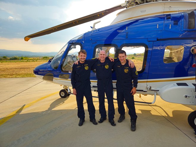 Tričlanska posadka policijskega helikopterja (z leve): Aleš Štupica, Aleš Mlekuž in Tadej Jerman. FOTO: Policija