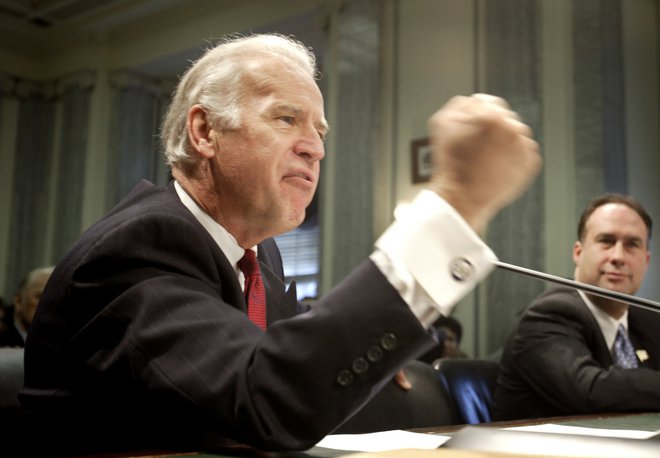 Tudi tako zagrizenemu borcu, kakor je bil vedno Joe Biden, starost ne prizanaša.FOTO: Kevin Lamarque/Reuters