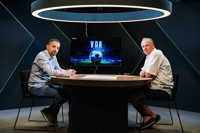 Jernej Suhadolnik in Gorazd Nejedly sta polemizirala o položaju slovenskih klubov v Evropi. FOTO: Luka Maček
