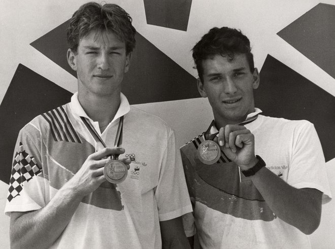 Veslača Iztok Čop in Denis Žvegelj sta v dvojcu brez krmarja v Barceloni 1992 s 3. mestom osvojila prvo olimpijsko kolajno za samostojno Slovenijo. FOTO: Igor Modic