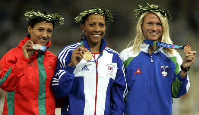 V Atenah 2004 je Jolanda Čeplak dosegla tretje mesto
v teku na 800 metrov. FOTO: Mike Blake/Reuters