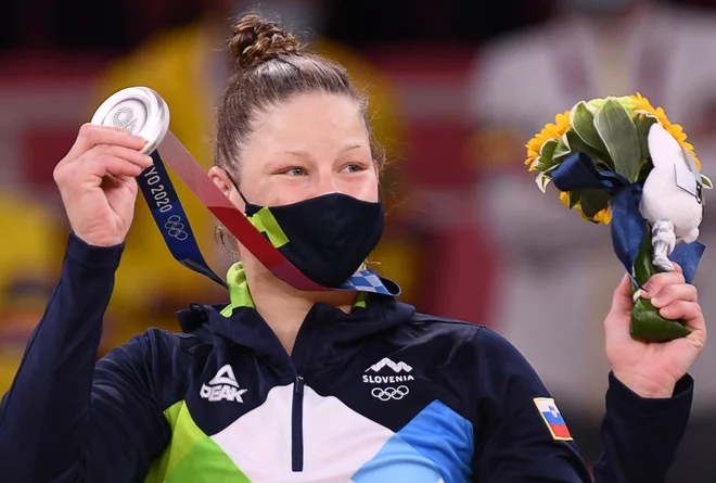 Judoistka Tina Trstenjak je v deželi vzhajajočega sonca osvojila srebrno odličje v kategoriji do 63 kilogramov. FOTO: Annegret Hilse/ Reuters