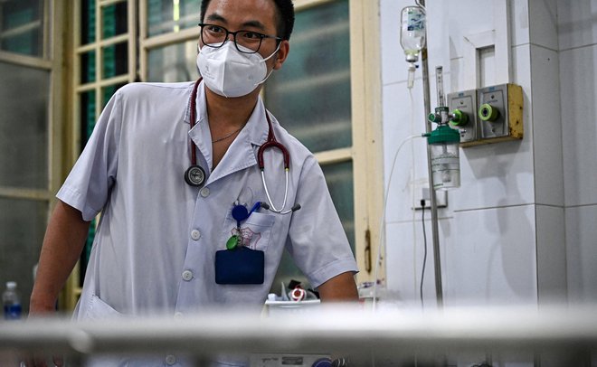 Vlada želi čim bolj olajšati zaposlovanje tujih zdravstvenih delavcev pri nas in poskrbeti, da bi tu tudi ostali. Ji bo uspelo? FOTO: Nhac Nguyen/AFP