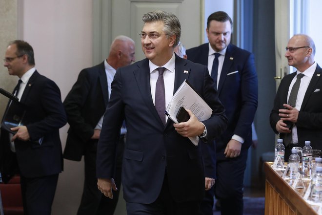 Po odločitvi hrvaške vlade Andreja Plenkovića bodo plače funkcionarjev znatno višje. FOTO: Damjan Tadic/Cropix
 