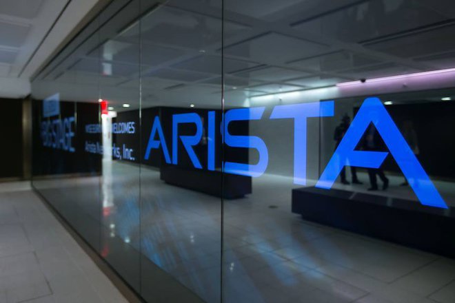 Omrežja ustvarjajo ozko grlo pri razvoju modelov generativne umetne inteligence in tu vidi Arista Networks svojo priložnost. FOTO: Arista Networks