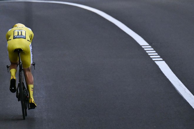 Pogačar je na kronometru med Monacom in Nico razvil za kilometer višjo povprečno hitrost od najhitrejšega tekmeca. FOTO: Marco Bertorello/AFP