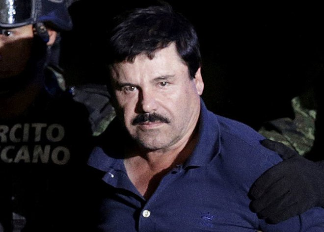 Joaquín "El Chapo" Guzmán med aretacijo FOTO: Reuters