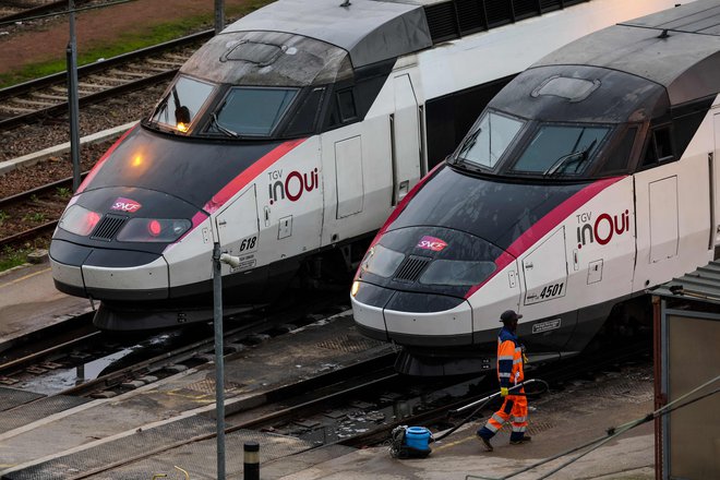 Do konca tedna bodo povezave TGV močno motene. FOTO: Ian Langsdon/AFP