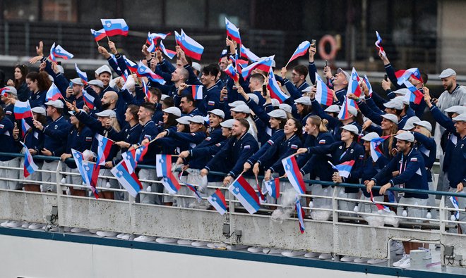 Na slovenski barki je bilo 58 olimpijcev. Foto Angelika Warmuth/ Reuters