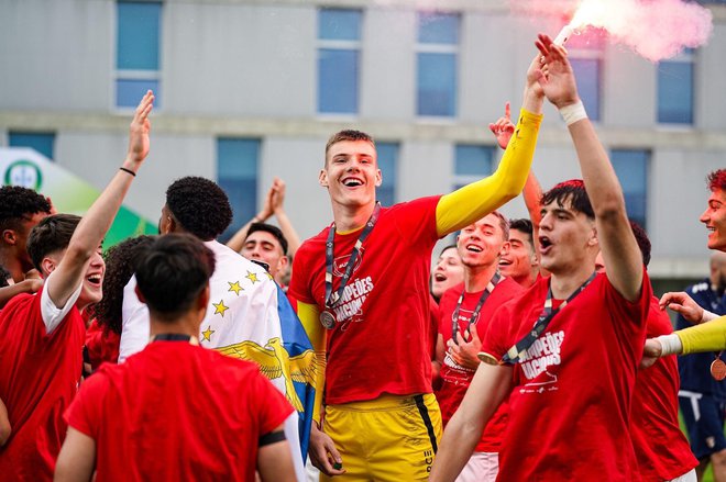 Tai Žnuderl je bil v moinuli sezoni eden od velikih junakov mladinskega moštva pri osvojitvi naslova portugalskega prvaka. Braga je bila tretjič v zgodovini kluba boljša od trojčka velikanov, Benfice, Porta in Sportinga. Foto Osebni Arhiv