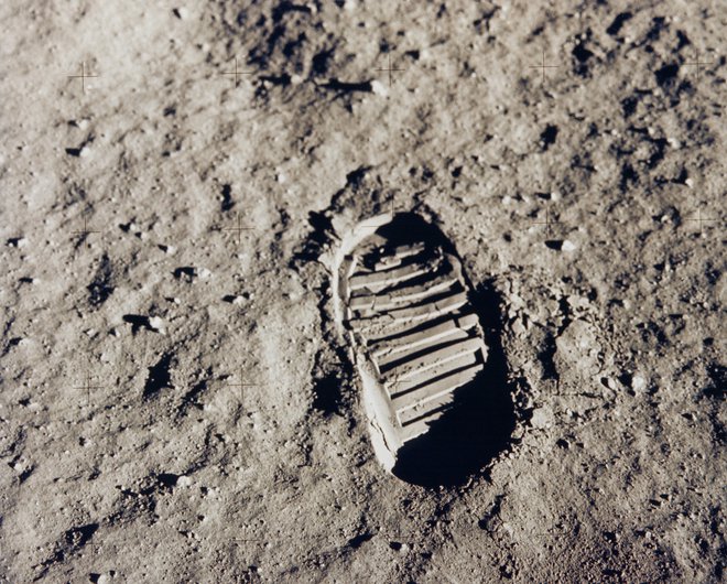 Aldrin je fotografiral odtis svojega škornja na površju Lune. FOTO: Nasa/Reuters