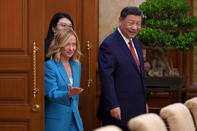 Melonijeva je Peking obiskala prvič, odkar je pred skoraj dvema letoma prevzela položaj premierke. FOTO: Vincent Thian/AFP