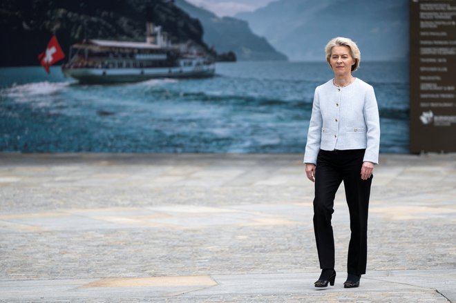 Ursula von der Leyen si ekipe ne more izbirati, saj komisarje predlagajo države. FOTO: Alessandro Della Valle/Reuters