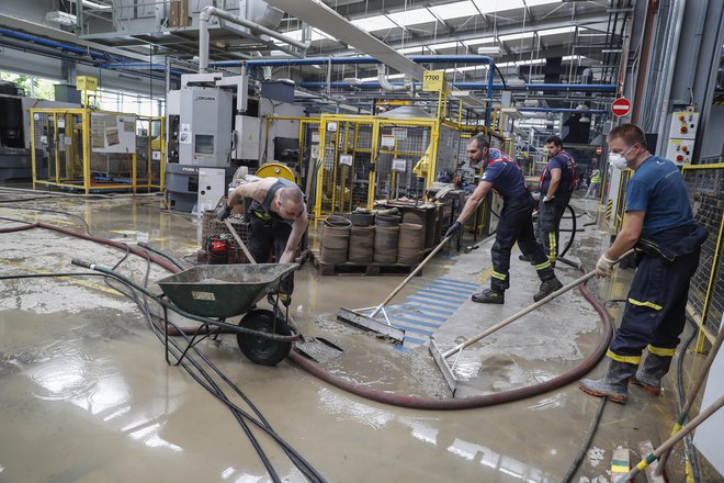 Zalilo je tudi KLS Ljubno. FOTO: Leon Vidic/Delo