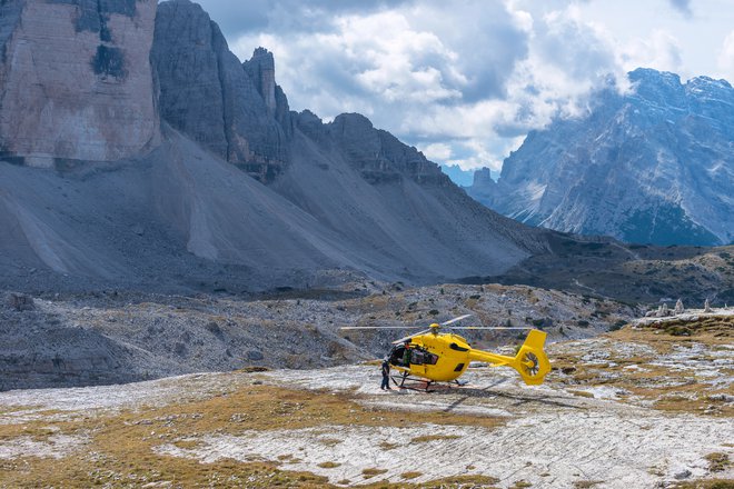 Helikoptersko reševanje v tujini nas lahko brez ustreznega zavarovanja krepko udari po žepu. Foto: Depositphotos