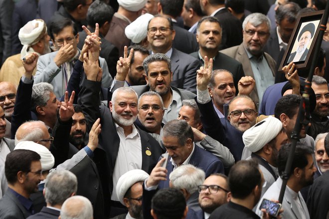 Ismail Hanija na ustoličenju iranskega predsednika. FOTO: Majid Asgaripour via Reuters