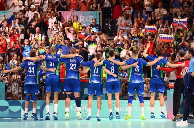 Slovenci so se veselili z navijači. FOTO: Bernadett Szabo/Reuters