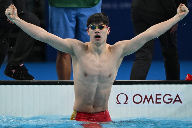Zhanle Pan je s časom 46,40 s postavil prvi plavalni svetovni rekord na pariških olimpijskih igrah. FOTO: Jonathan Nackstrand/AFP