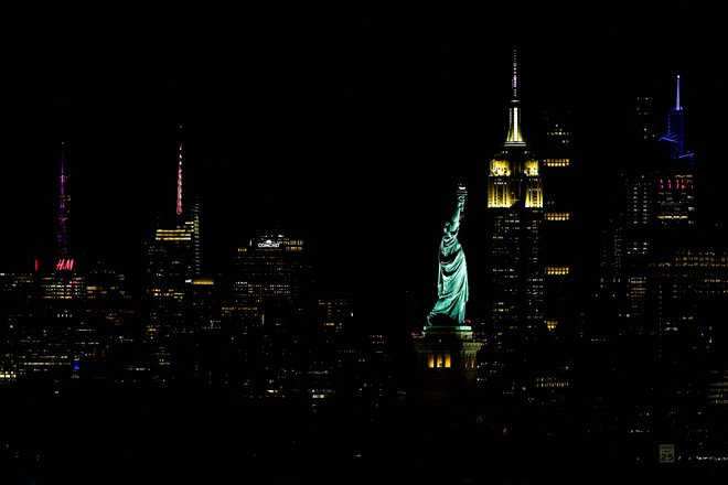 V napadih teroristične mreže Al Kaida je v New Yorku, Virginiji in Pensilvaniji umrlo 2976 ljudi. FOTO: Charly Triballeau/AFP