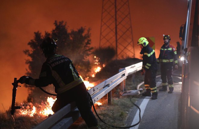 Županja Podgore Petra Radić je dejala, da je nenavadno, da je večina turistov bežala iz hiš in apartmajev, ker niso imeli internetne povezave, ne pa zaradi strahu pred ognjem. FOTO: Ivo Cagalj/Pixsell