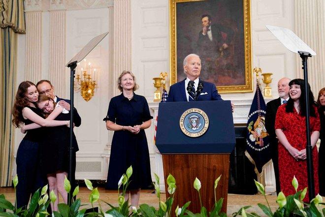 Biden se je kasneje na novinarski konferenci zahvalil zaveznikom ZDA. FOTO: Nathan Howard/Reuters