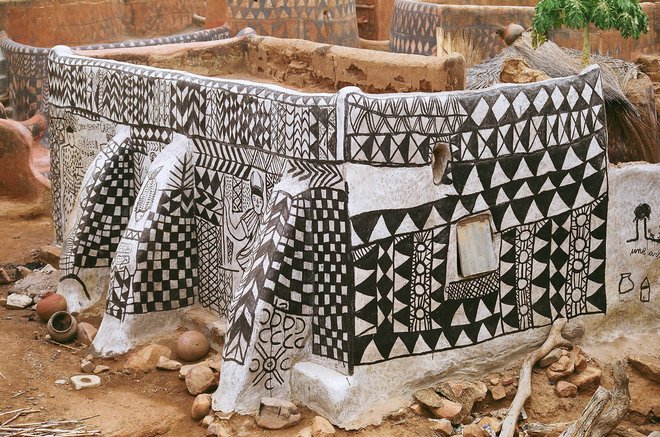 Naselje in nekdanji vladarski kompleks Tiébélé v Burkina Fasu iz 16. stoletja je dokaz civilizacije ljudstva Kasena. Fotografije promocijsko gradivo