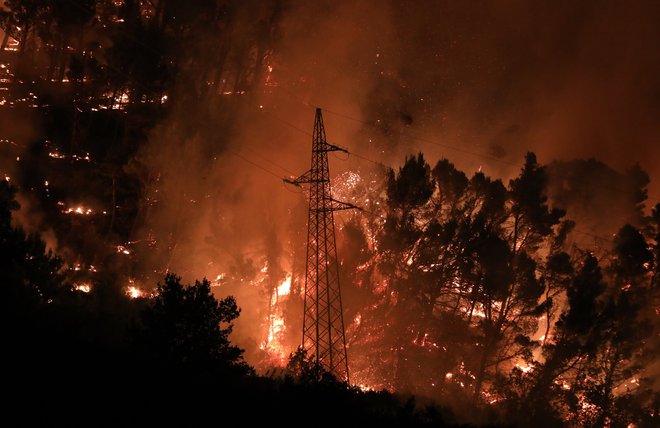 Tučepi včeraj, ko se je ogenj povsem razdivjal. FOTO: Ivo Cagalj/Pixsell