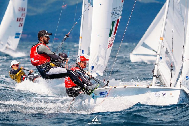 Tina Mrak in Jakob Božič olimpijsko jadrata v Marseillu. FOTO: Sailing Energy