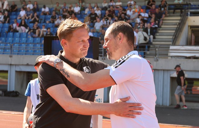 Ante Šimundža (desno) se zaveda, da ima v trenerju Brava Alešu Arnolu kolega in neprijetnega tekmeca. Foto Matej Družnik