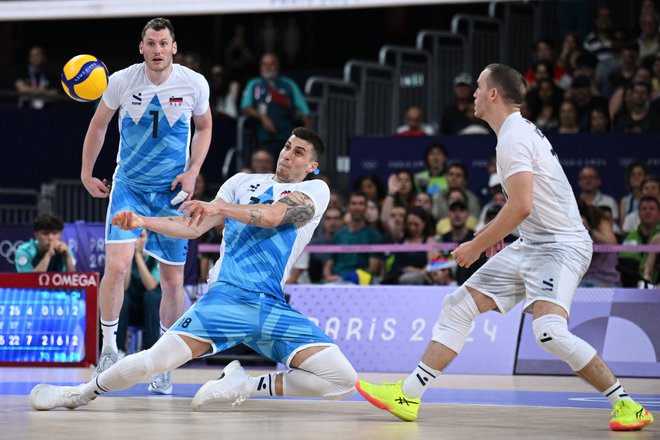 Au final, les volleyeuses slovènes ont réussi à s'imposer. PHOTO : Annegret Hilse/Reuters