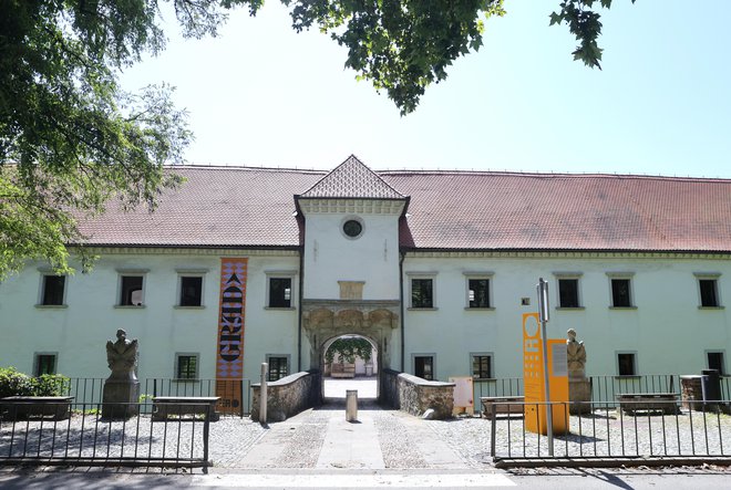 Značilna grajska stavba iz 16. stoletja je od leta 1984 zaščitena kot kulturni spomenik. Fotografije Dejan Javornik